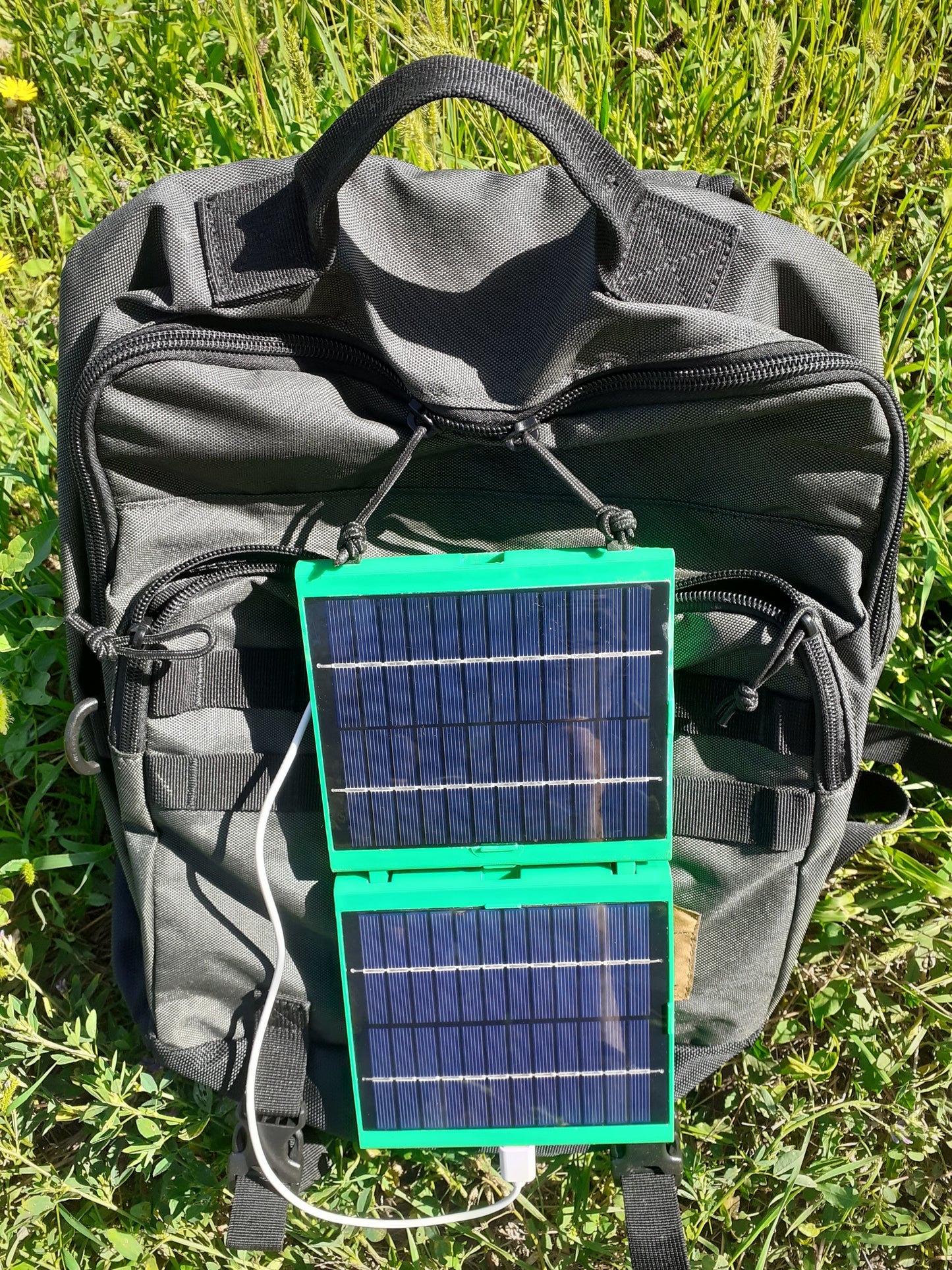 SunLikers - kit 2 Pannelli solari portatili modulari per escursionismo, trekking, sci, sky, attività all'aperto, kit di emergenza o kit di sopravvivenza, per smartphone gps, lampade, piccoli apparecchi elettrici, batterie, power bank . pannelli da 12v 