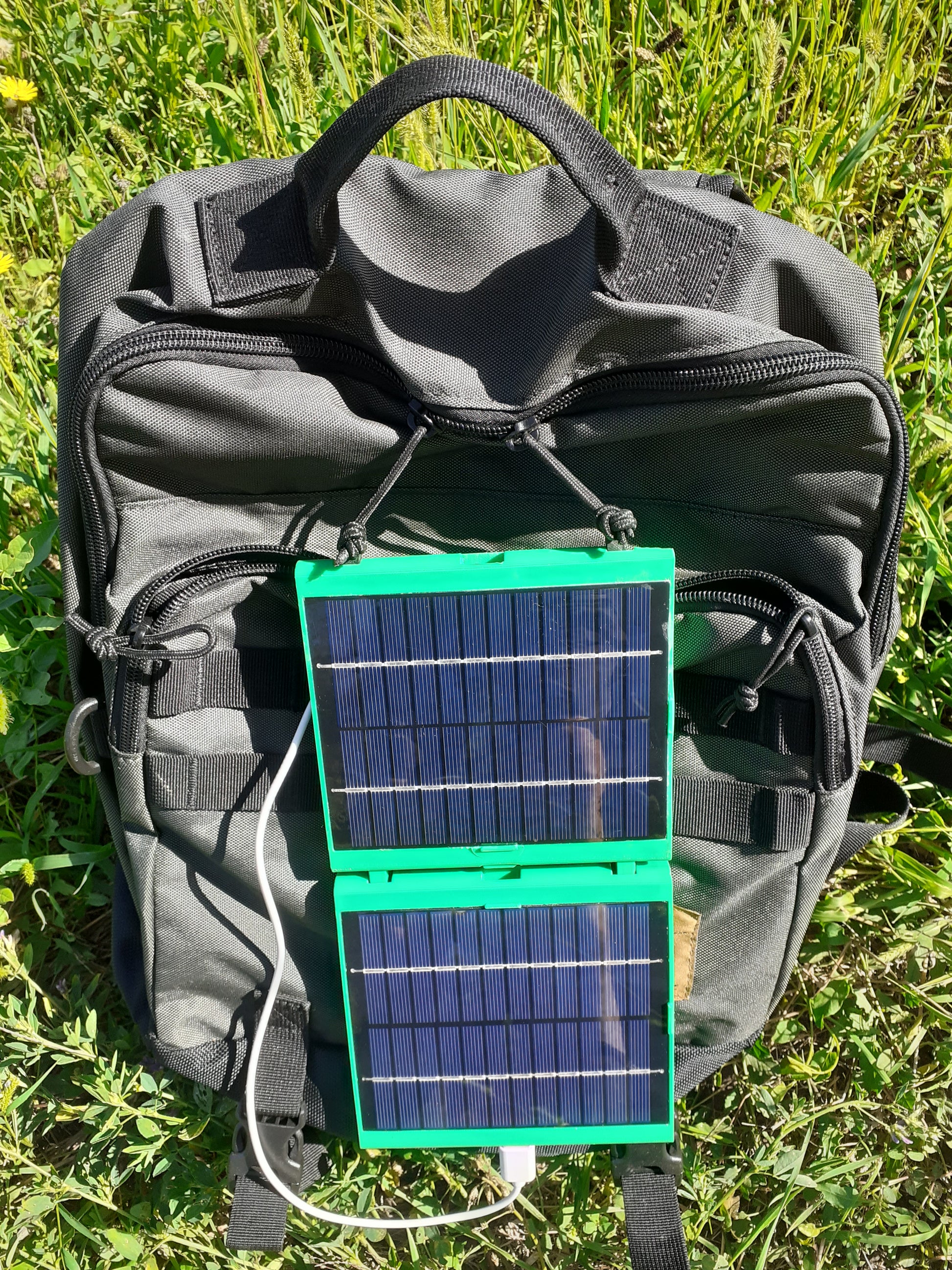 SunLikers - kit 2 Pannelli solari portatili modulari per escursionismo, trekking, sci, sky, attività all'aperto, kit di emergenza o kit di sopravvivenza, per smartphone gps, lampade, piccoli apparecchi elettrici, batterie, power bank . pannelli da 12v 