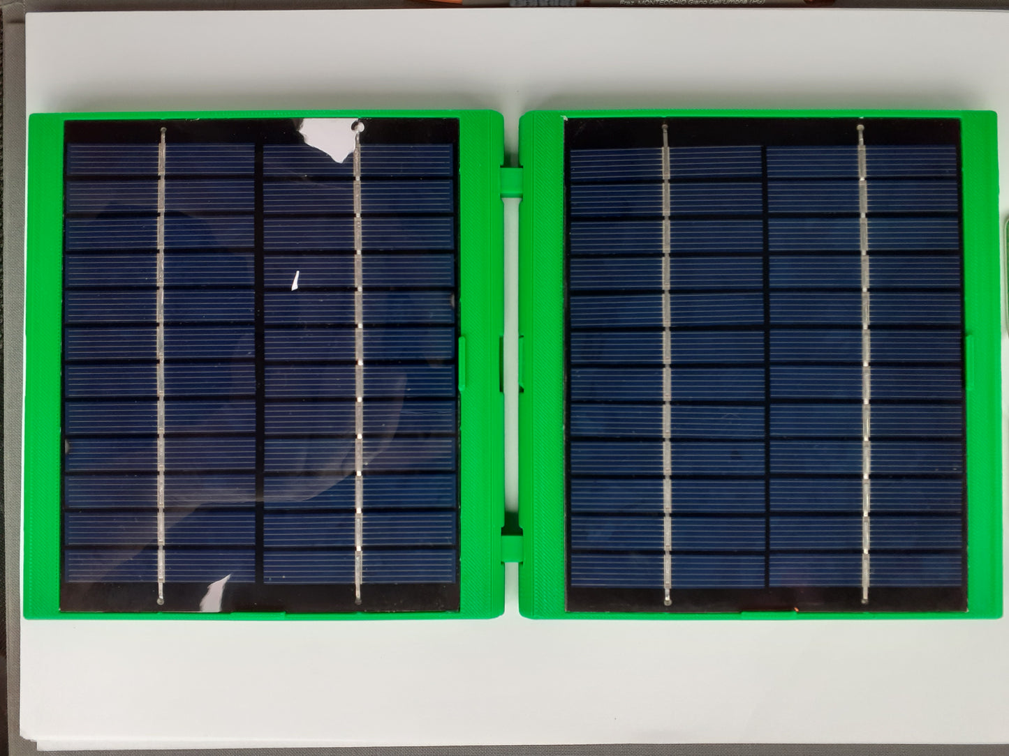 SunLikers - kit 2 Pannelli solari portatili modulari per escursionismo, trekking, sci, sky, attività all'aperto, kit di emergenza o kit di sopravvivenza, per smartphone gps, lampade, piccoli apparecchi elettrici, batterie, power bank . pannelli da 12v 