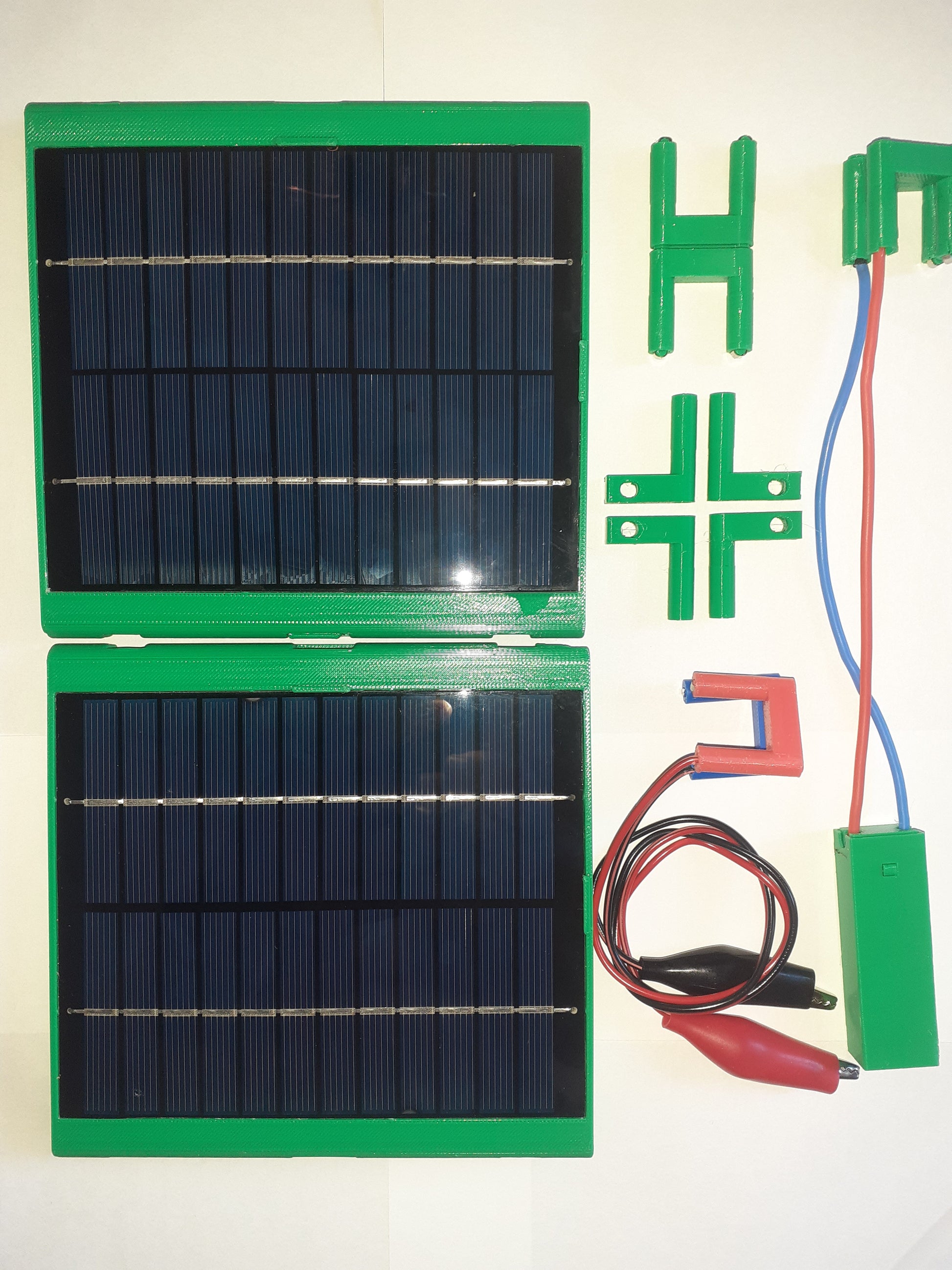 SunLikers - Kit 2 pannePannelli solari portatili MODULARI per escursionismo, trekking, sci, sky, attività all'aperto, kit di emergenza o kit di sopravvivenza, per smartphone gps, lampade, piccoli apparecchi elettrici, batterie, power bank . pannelli da 12v lli solari portatili e accessori